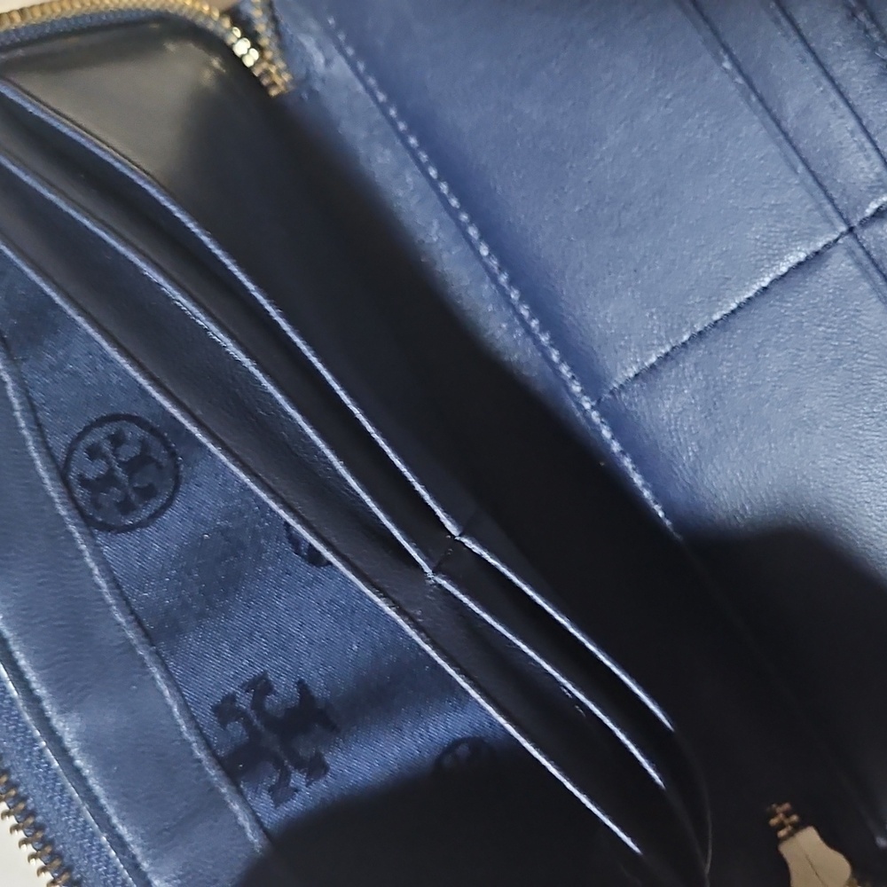 Tory Burch Navy Blue Quilted Wallet - Picture 6 of 9